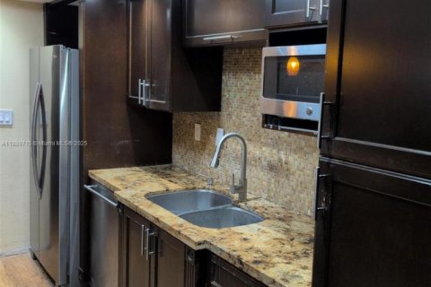 Купить кондоминиум в Норт-Майами, Флорида 2 спальни, 108.23м2, № 1938952 - фото 3