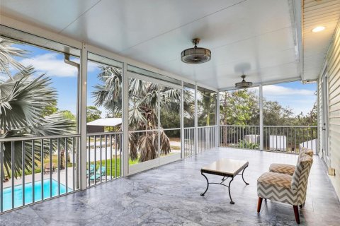 House in Lehigh Acres, Florida 5 bedrooms, 361.39 sq.m. № 1512064 - photo 20