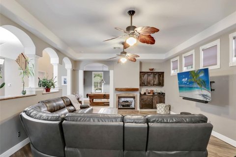 House in Lehigh Acres, Florida 5 bedrooms, 361.39 sq.m. № 1512064 - photo 6