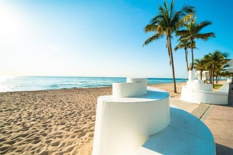 Copropriété à louer à Lauderdale-by-the-Sea, Floride: 2 chambres, 85.47 m2 № 922393 - photo 1