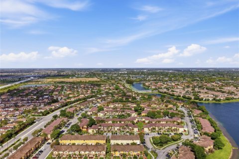 Adosado en venta en Cutler Bay, Florida, 2 dormitorios, 135.45 m2 № 2154261 - foto 7