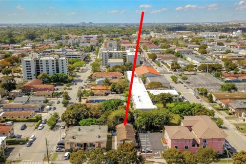 Villa ou maison à louer à Hialeah, Floride: 2 chambres, 236.9 m2 № 1999388 - photo 13