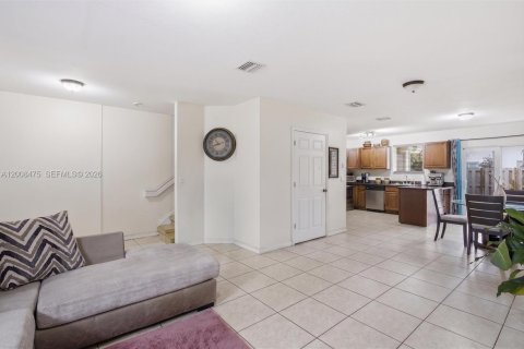 Adosado en venta en Opa-locka, Florida, 3 dormitorios, 128.21 m2 № 2073685 - foto 12