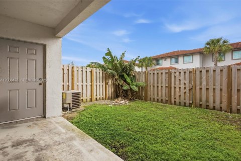 Adosado en venta en Opa-locka, Florida, 3 dormitorios, 128.21 m2 № 2073685 - foto 16
