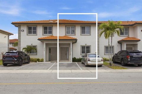 Adosado en Opa-locka, Florida 3 dormitorios, 128.21 m2 № 2073685