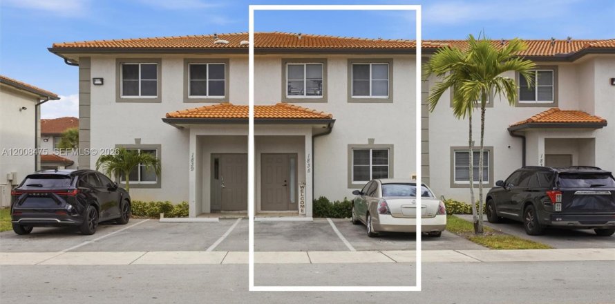 Adosado en Opa-locka, Florida 3 dormitorios, 128.21 m2 № 2073685