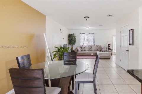 Adosado en venta en Opa-locka, Florida, 3 dormitorios, 128.21 m2 № 2073685 - foto 10