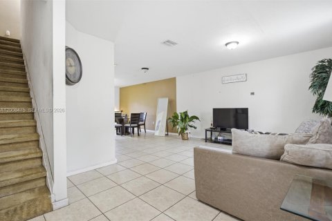 Adosado en venta en Opa-locka, Florida, 3 dormitorios, 128.21 m2 № 2073685 - foto 9