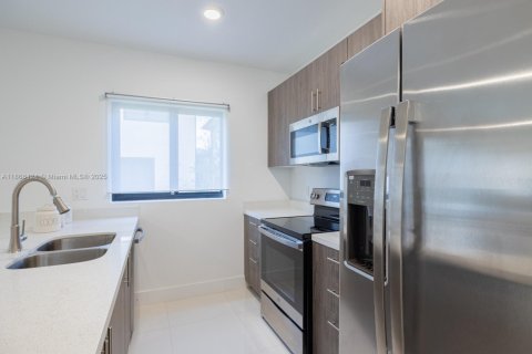 Casa en alquiler en Florida City, Florida, 5 dormitorios, 176.7 m2 № 1979364 - foto 5