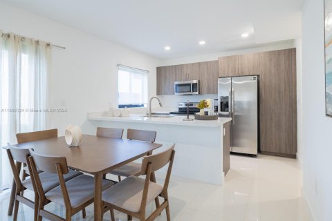 Casa en alquiler en Florida City, Florida, 5 dormitorios, 176.7 m2 № 1979364 - foto 7