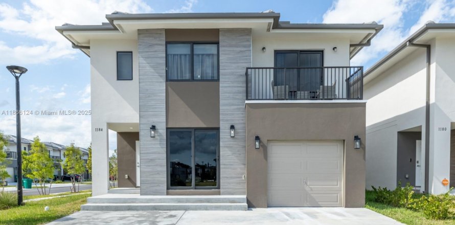 Casa en AURORA en Florida City, Florida 5 dormitorios, 176.7 m2 № 1979364