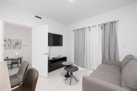 Casa en alquiler en Florida City, Florida, 5 dormitorios, 176.7 m2 № 1979364 - foto 23