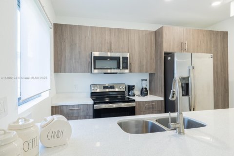 Casa en alquiler en Florida City, Florida, 5 dormitorios, 176.7 m2 № 1979364 - foto 8