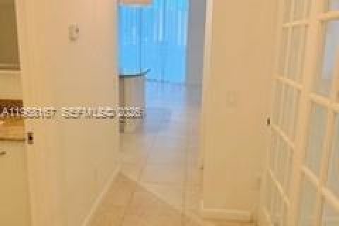 Снять в аренду кондоминиум в Авентура, Флорида 2 спальни, 75.81м2, № 2017480 - фото 9