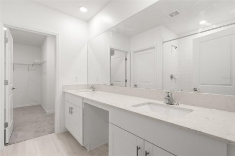 Villa ou maison à louer à Zephyrhills, Floride: 5 chambres, 221.94 m2 № 2388719 - photo 18
