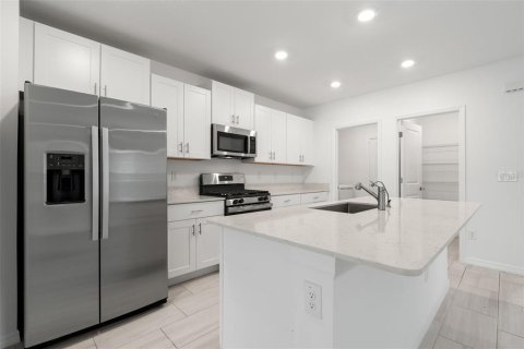 Villa ou maison à louer à Zephyrhills, Floride: 5 chambres, 221.94 m2 № 2388719 - photo 4