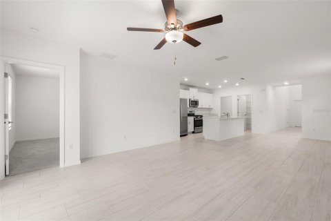 Villa ou maison à louer à Zephyrhills, Floride: 5 chambres, 221.94 m2 № 2388719 - photo 7