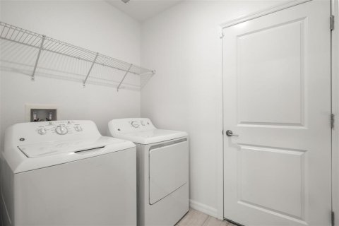 Villa ou maison à louer à Zephyrhills, Floride: 5 chambres, 221.94 m2 № 2388719 - photo 10