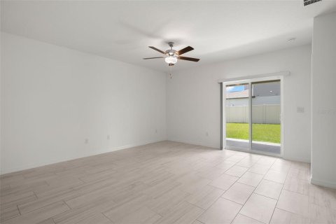 Villa ou maison à louer à Zephyrhills, Floride: 5 chambres, 221.94 m2 № 2388719 - photo 8