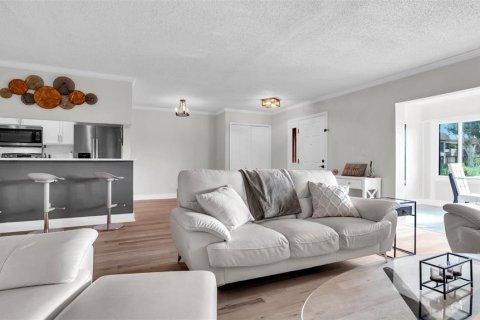 Condo in Largo, Florida, 2 bedrooms  № 1808423 - photo 12