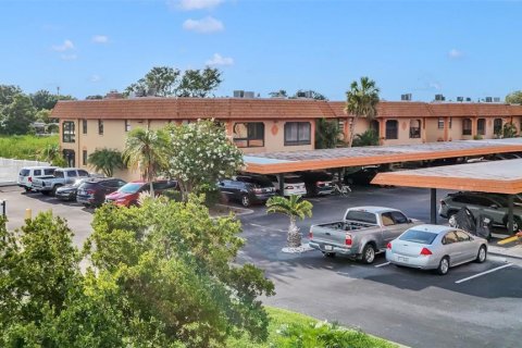 Condo in Largo, Florida, 2 bedrooms  № 1808423 - photo 1