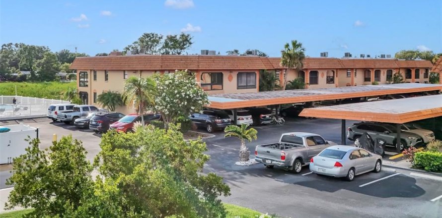 Condominio en Largo, Florida, 2 dormitorios № 1808423