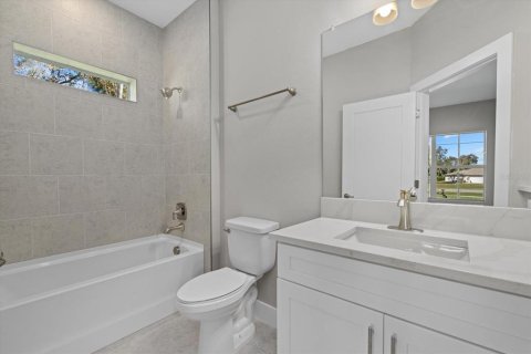 House in North Port, Florida 4 bedrooms, 184.88 sq.m. № 1565080 - photo 6