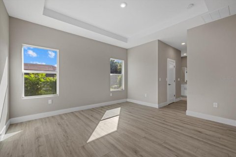 House in North Port, Florida 4 bedrooms, 184.88 sq.m. № 1565080 - photo 7