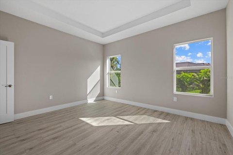 House in North Port, Florida 4 bedrooms, 184.88 sq.m. № 1565080 - photo 8