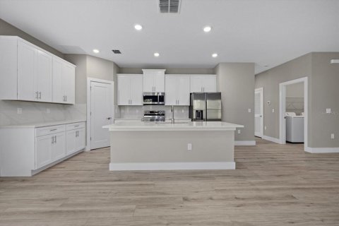 House in North Port, Florida 4 bedrooms, 184.88 sq.m. № 1565080 - photo 4