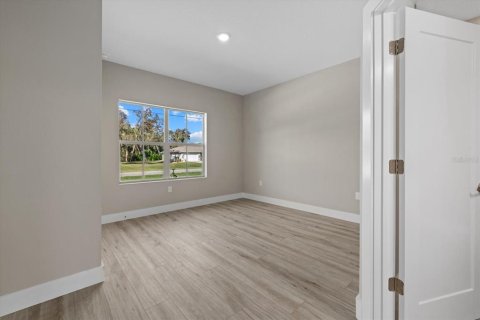 House in North Port, Florida 4 bedrooms, 184.88 sq.m. № 1565080 - photo 5