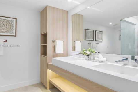 Condo in Miami Beach, Florida, 3 bedrooms  № 2022974 - photo 25