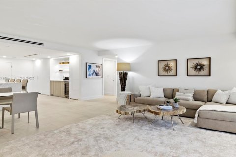 Condo in Miami Beach, Florida, 3 bedrooms  № 2022974 - photo 6