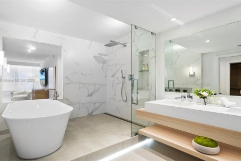 Condo in Miami Beach, Florida, 3 bedrooms  № 2022974 - photo 5