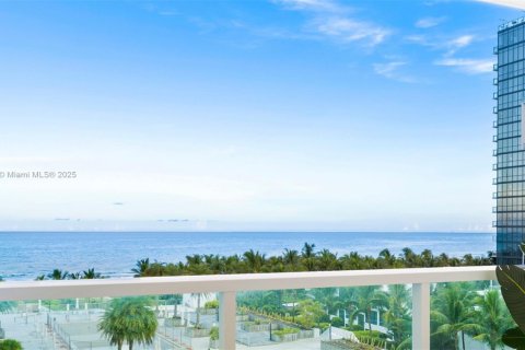 Condo in Miami Beach, Florida, 3 bedrooms  № 2022974 - photo 2