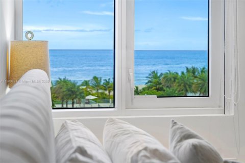 Condo in Miami Beach, Florida, 3 bedrooms  № 2022974 - photo 18