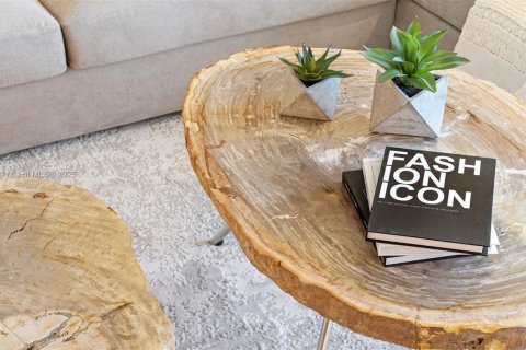 Condo in Miami Beach, Florida, 3 bedrooms  № 2022974 - photo 9