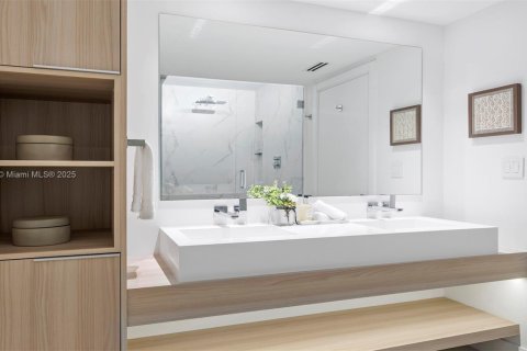 Condo in Miami Beach, Florida, 3 bedrooms  № 2022974 - photo 26