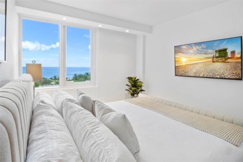 Condo in Miami Beach, Florida, 3 bedrooms  № 2022974 - photo 17