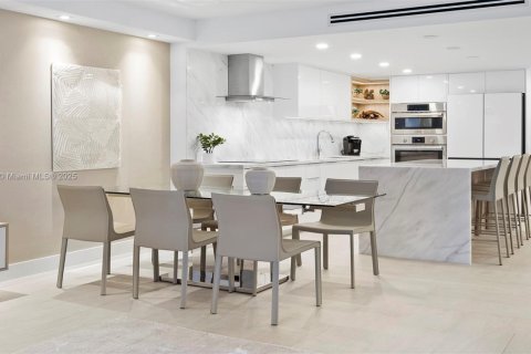 Condo in Miami Beach, Florida, 3 bedrooms  № 2022974 - photo 4