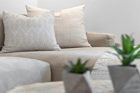 Condo in Miami Beach, Florida, 3 bedrooms  № 2022974 - photo 8