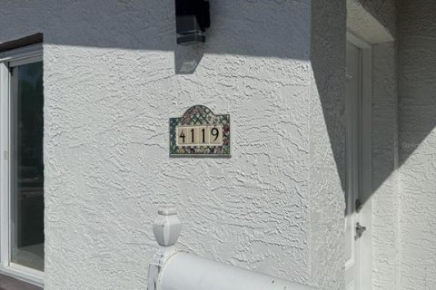 House in Saint Petersburg, Florida 3 bedrooms, 115.85 sq.m. № 2208870 - photo 5