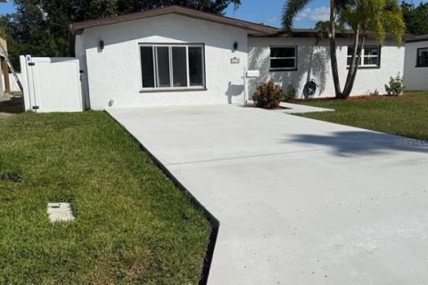 Casa en Saint Petersburg, Florida 3 dormitorios, 115.85 m2 № 2208870