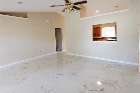 House in Ocala, Florida 5 bedrooms, 219.9 sq.m. № 2211892 - photo 21