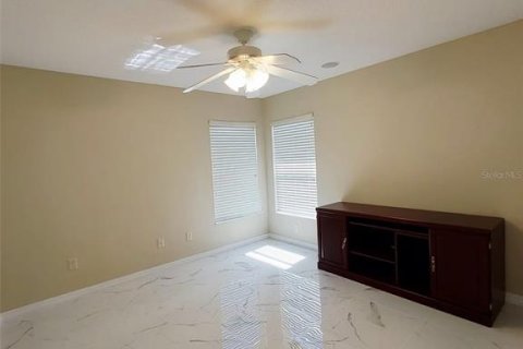 House in Ocala, Florida 5 bedrooms, 219.9 sq.m. № 2211892 - photo 8