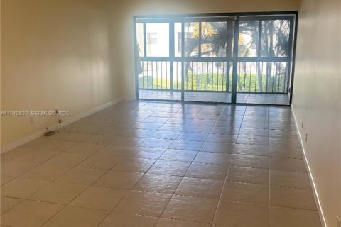 Снять в аренду кондоминиум в Уэстон, Флорида 2 спальни, 102.75м2, № 1988055 - фото 10