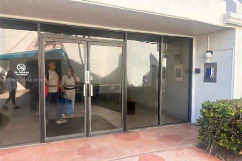 Снять в аренду кондоминиум в Уэстон, Флорида 2 спальни, 102.75м2, № 1988055 - фото 3