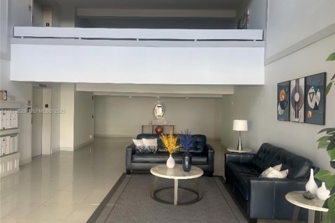 Снять в аренду кондоминиум в Уэстон, Флорида 2 спальни, 102.75м2, № 1988055 - фото 4