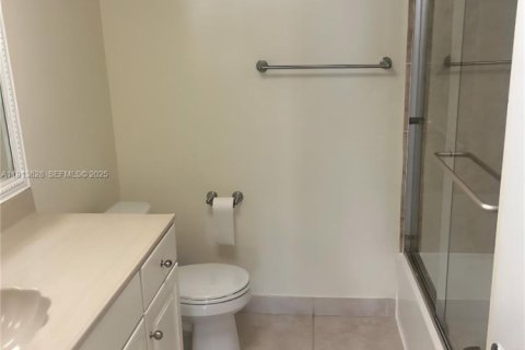 Снять в аренду кондоминиум в Уэстон, Флорида 2 спальни, 102.75м2, № 1988055 - фото 18