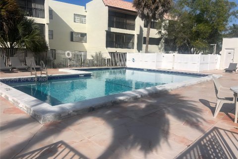 Снять в аренду кондоминиум в Уэстон, Флорида 2 спальни, 102.75м2, № 1988055 - фото 21